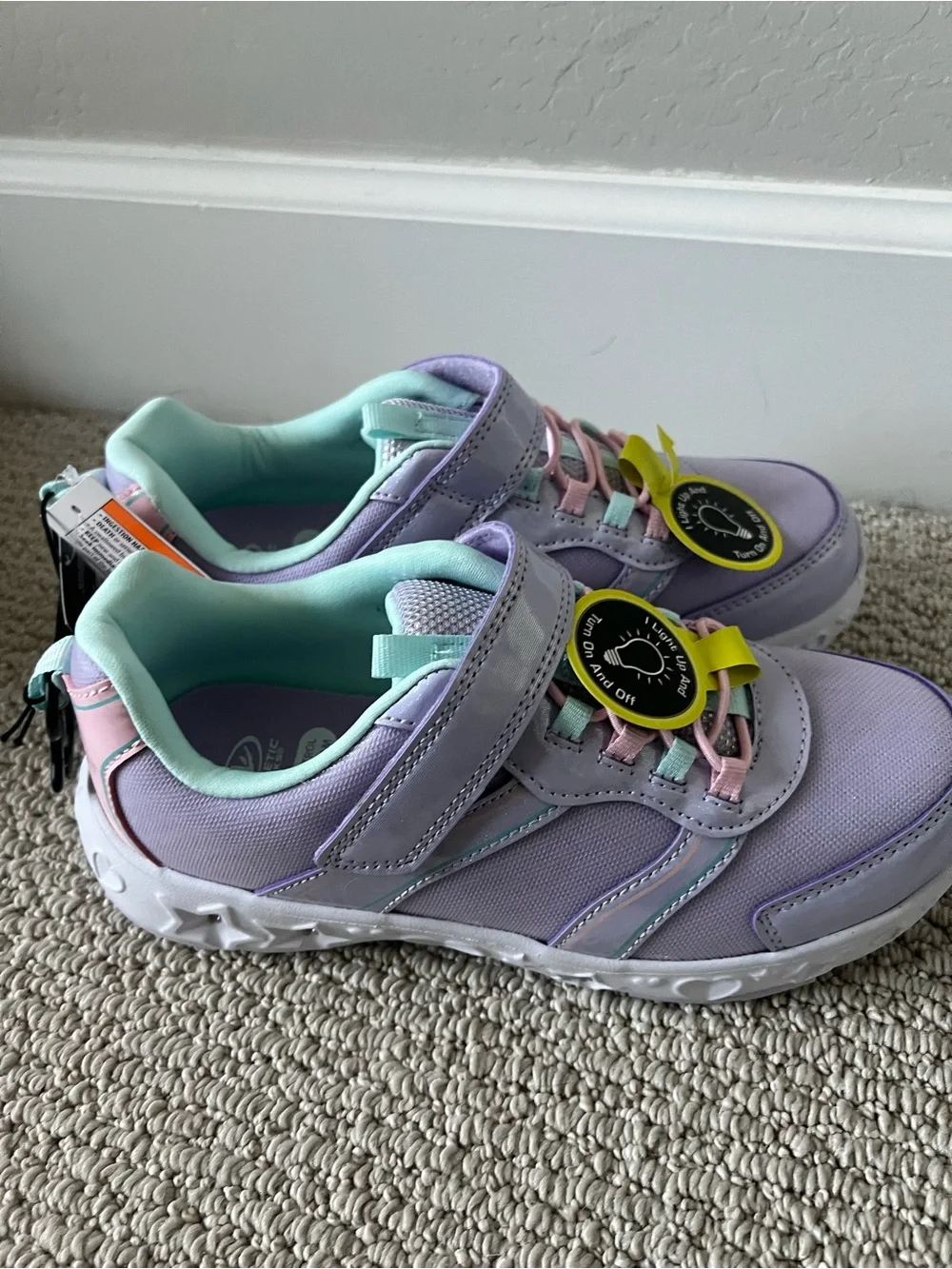 Athletic Works Girls' Star Light-Up Sneakers size4 NWT $15